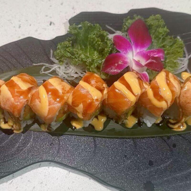 Crazy Salmon Roll (8pc)