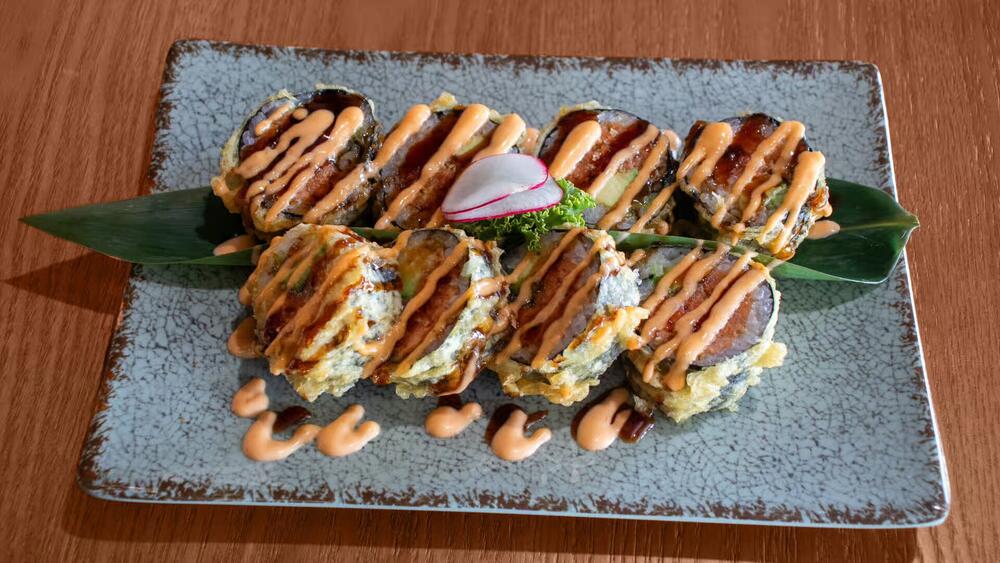 Volcano Roll (8pc)
